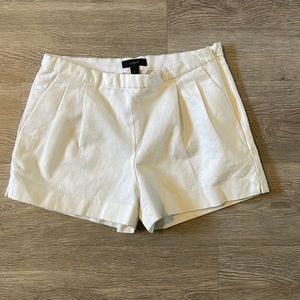 J CREW WHITE COTTON PLEATED SHORTS